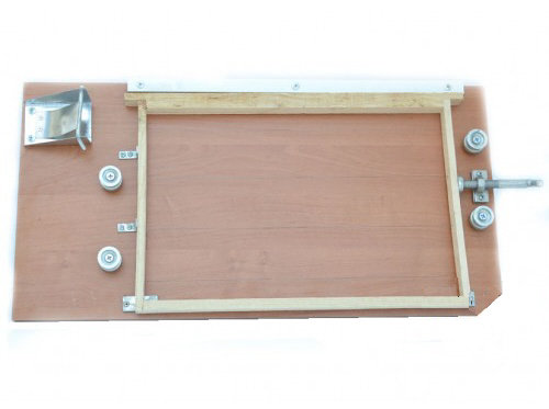 Ierīce rāmīšu aprīkošanai ar stiepli